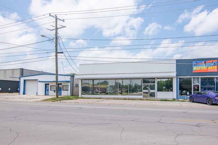 1609 Coggin Ave, Brownwood, TX for lease - Primary Photo - Image 1 of 15