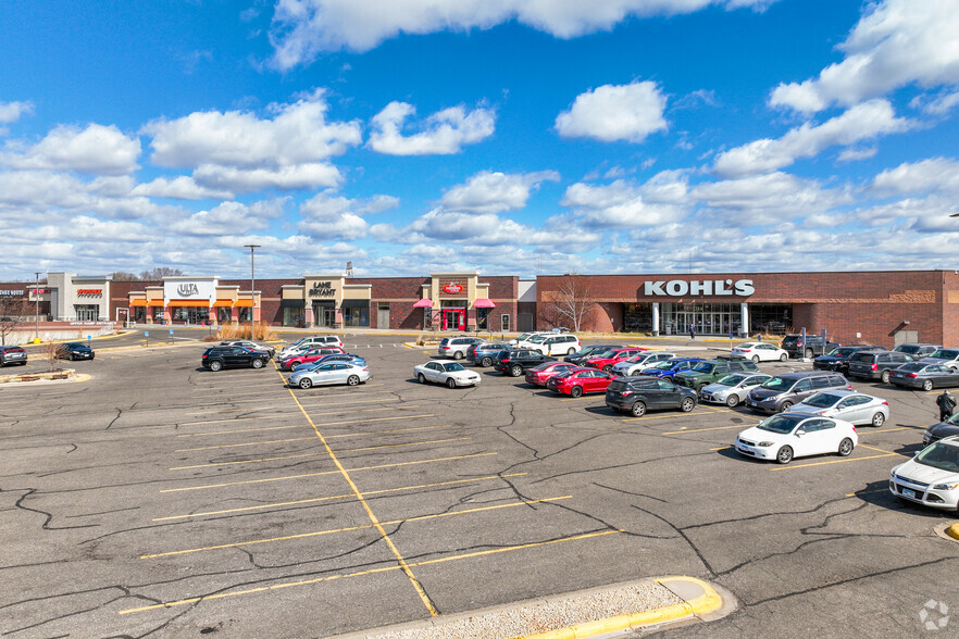 1643-1663 County Road B2 W, Roseville, MN for lease - Building Photo - Image 3 of 9