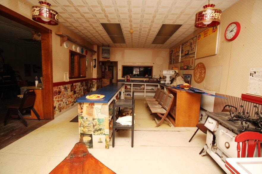 101 Main st, Phelps, NY for sale - Interior Photo - Image 2 of 48