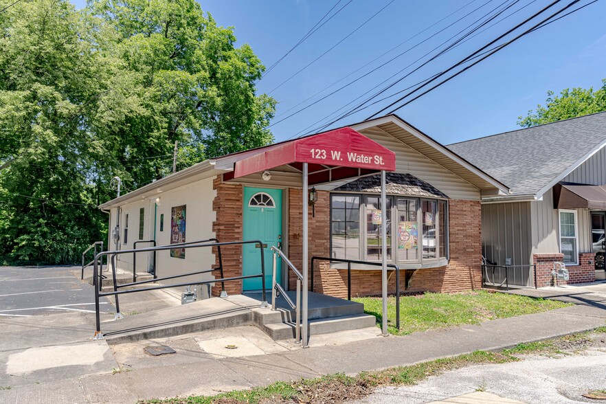 123 W Water St, Hodgenville, KY for sale - Primary Photo - Image 1 of 9