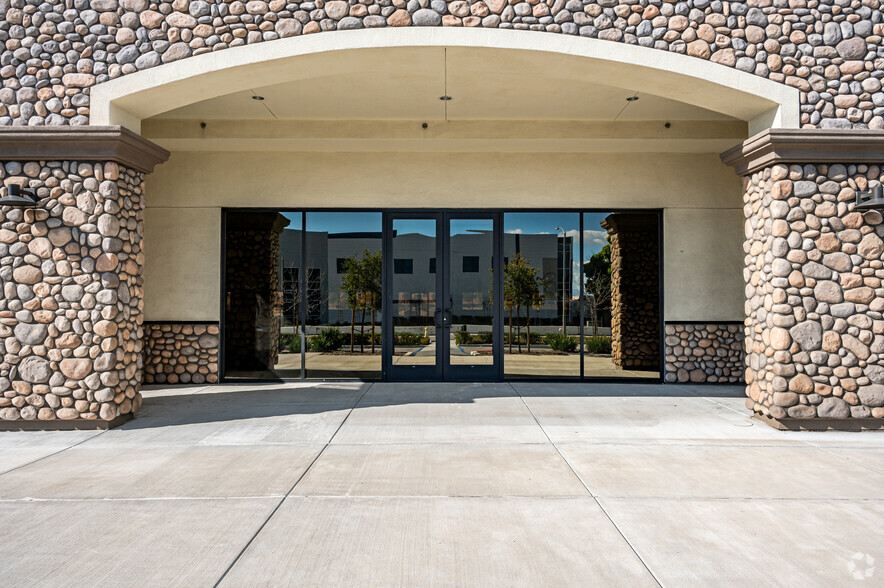 1623 E Holt Blvd, Ontario, CA for lease - Building Photo - Image 2 of 7