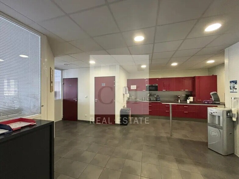 Flex in Vénissieux for sale - Interior Photo - Image 2 of 9