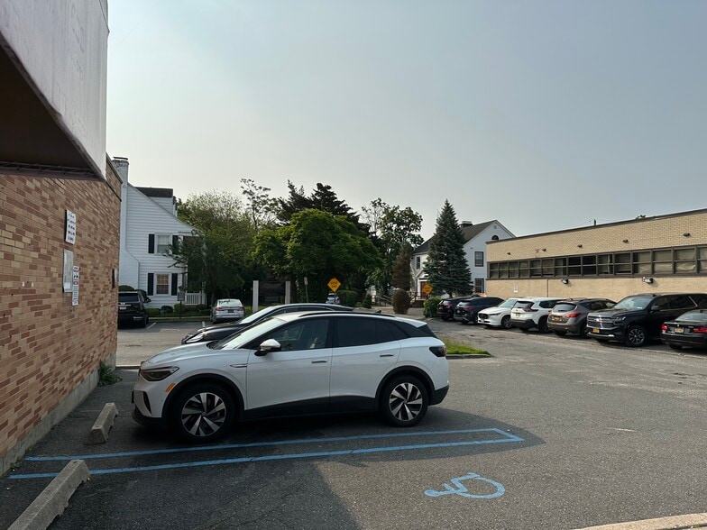 1231-1239 Broadway, Hewlett, NY for lease - Building Photo - Image 3 of 3