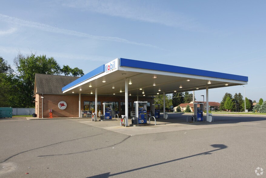 12500 10 Mile Rd, South Lyon, MI for sale - Primary Photo - Image 1 of 1