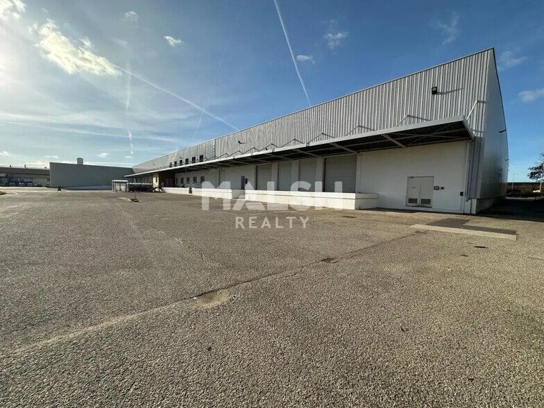Office in Corbas for lease - Building Photo - Image 1 of 18