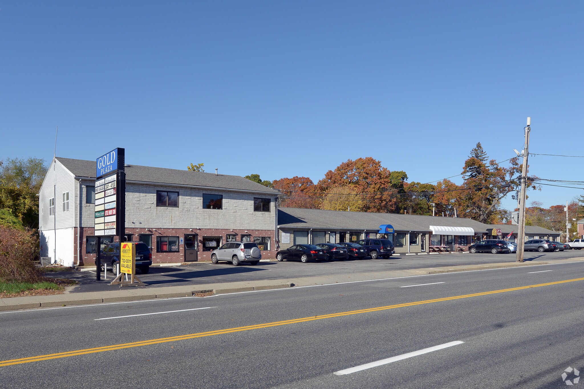887 Warwick Ave, Warwick, RI for sale Primary Photo- Image 1 of 1
