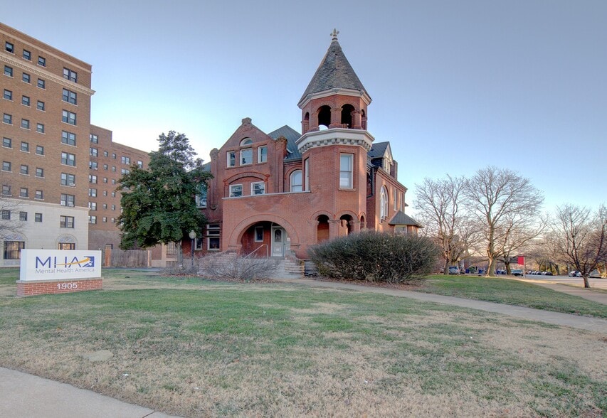 1905 S Grand Blvd, Saint Louis, MO for lease - Building Photo - Image 2 of 5