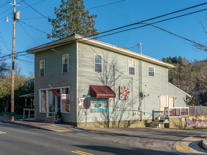 525 W Main St, Burnsville, NC for sale - Primary Photo - Image 1 of 1