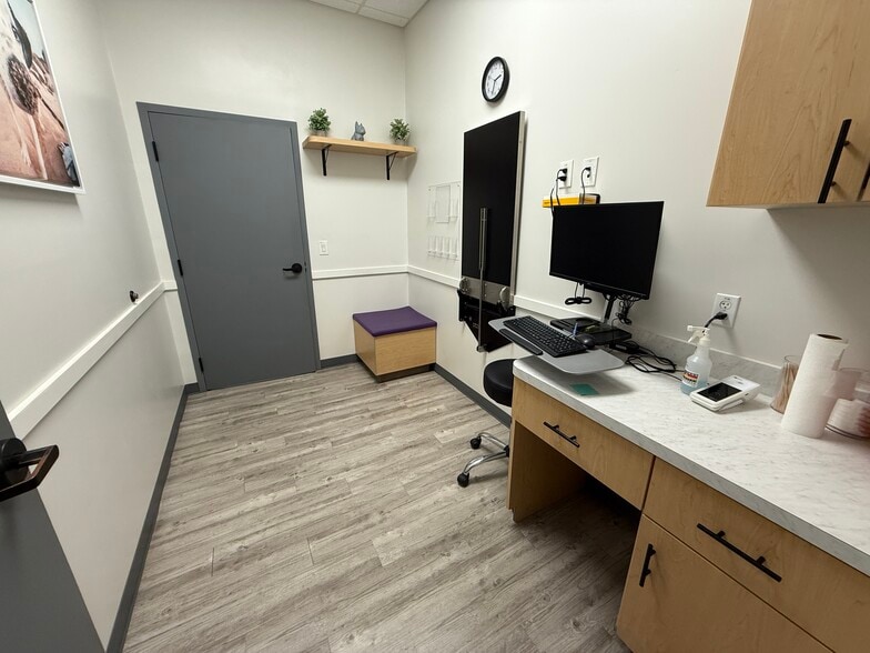 1812 Dunlawton Ave, Port Orange, FL for lease - Interior Photo - Image 3 of 9