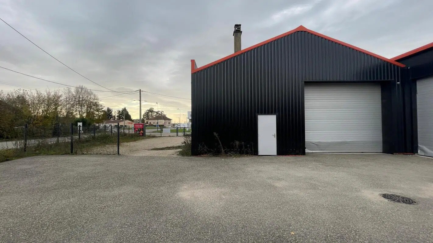 Industrial in Tossiat for lease Building Photo- Image 1 of 5