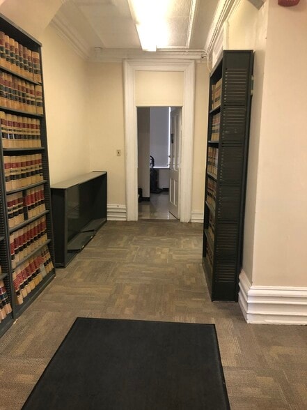 20 W Central Ave, Delaware, OH for lease - Interior Photo - Image 3 of 5