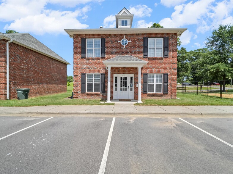 2314 Katie Leigh Ln, Monroe, NC for sale - Building Photo - Image 2 of 46