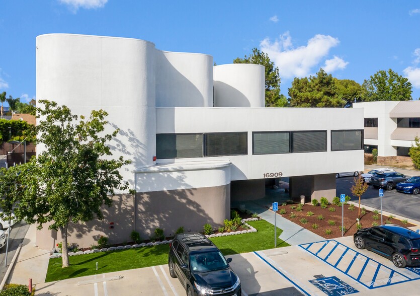 16909 Parthenia St, Northridge, CA for lease - Building Photo - Image 1 of 6