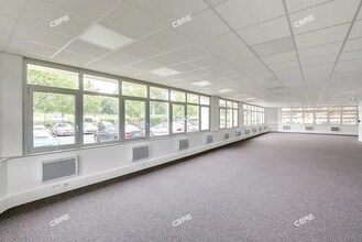 1 Rue Du Commandant Mouchotte, Paray-Vieille-Poste for lease Interior Photo- Image 1 of 3