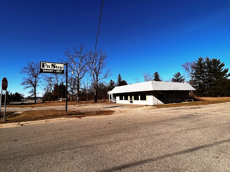 3390 N Clare Ave, Harrison, MI for sale - Primary Photo - Image 1 of 1