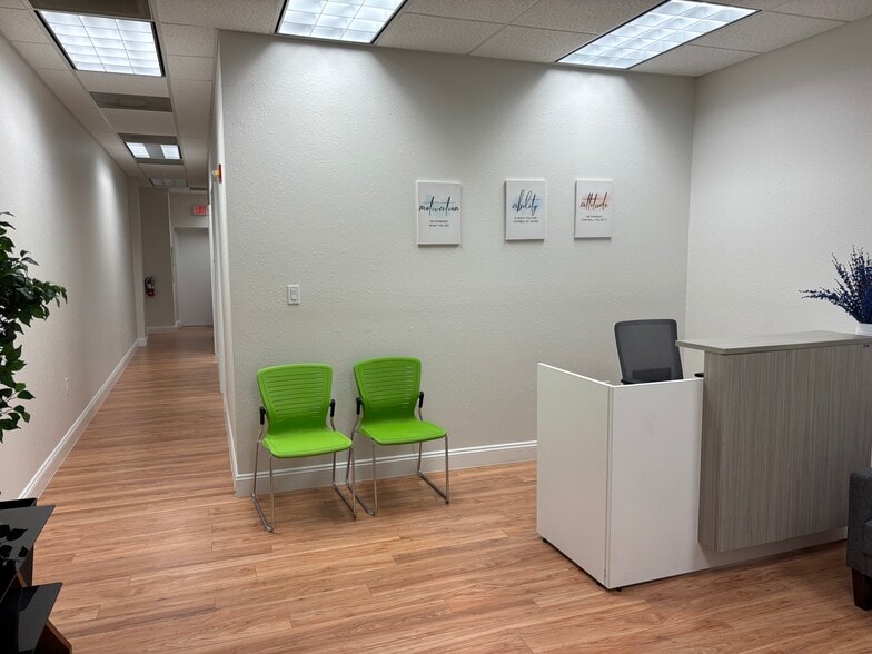 1817 Crescent Blvd, Orlando, FL for lease - Building Photo - Image 2 of 11