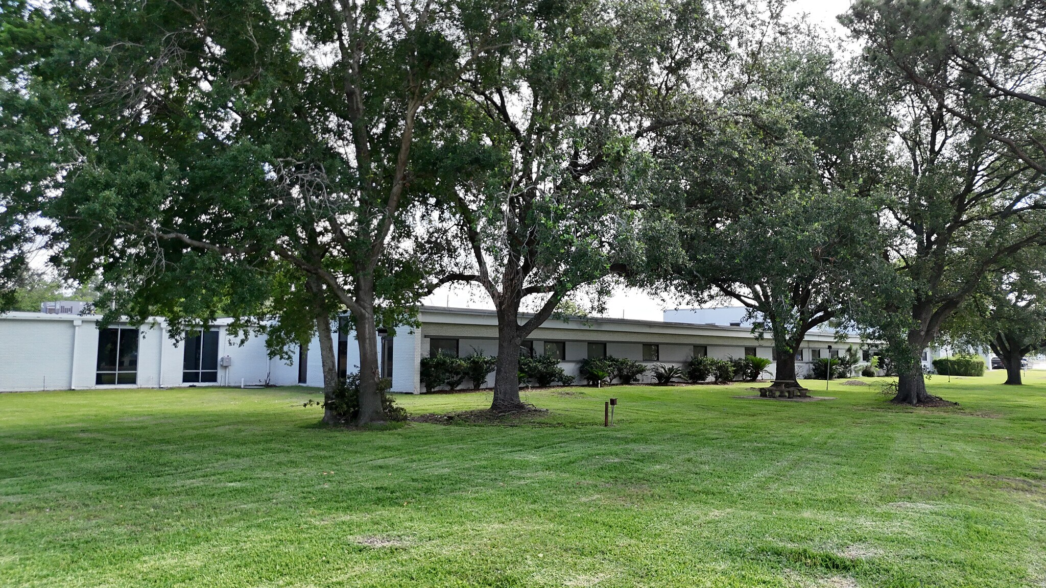 104 Industrial Blvd, Sugar Land, TX for lease Building Photo- Image 1 of 4
