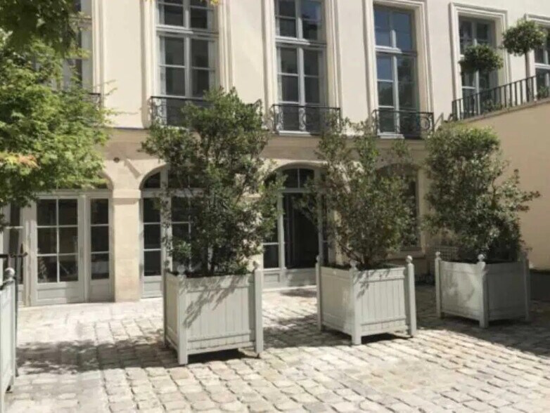 Retail in Paris for lease - Building Photo - Image 2 of 14