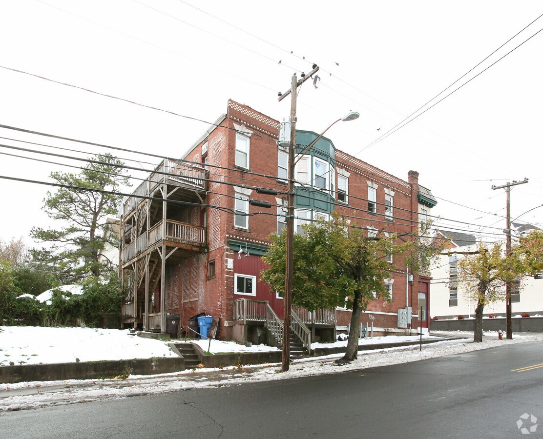 181 Dwight St, New Britain, CT 06051