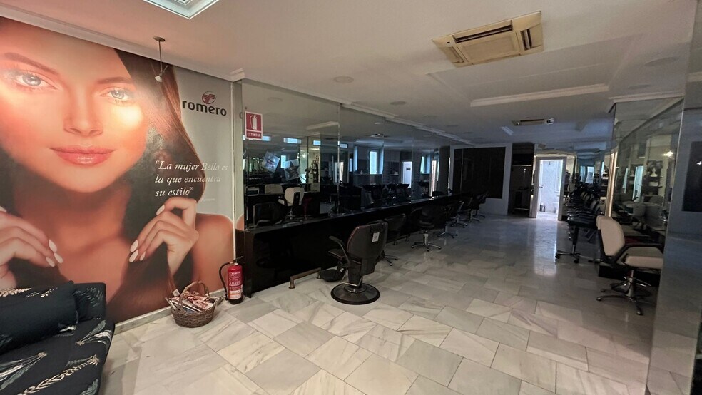 Retail in Zaragoza, Zaragoza for lease - Building Photo - Image 2 of 38