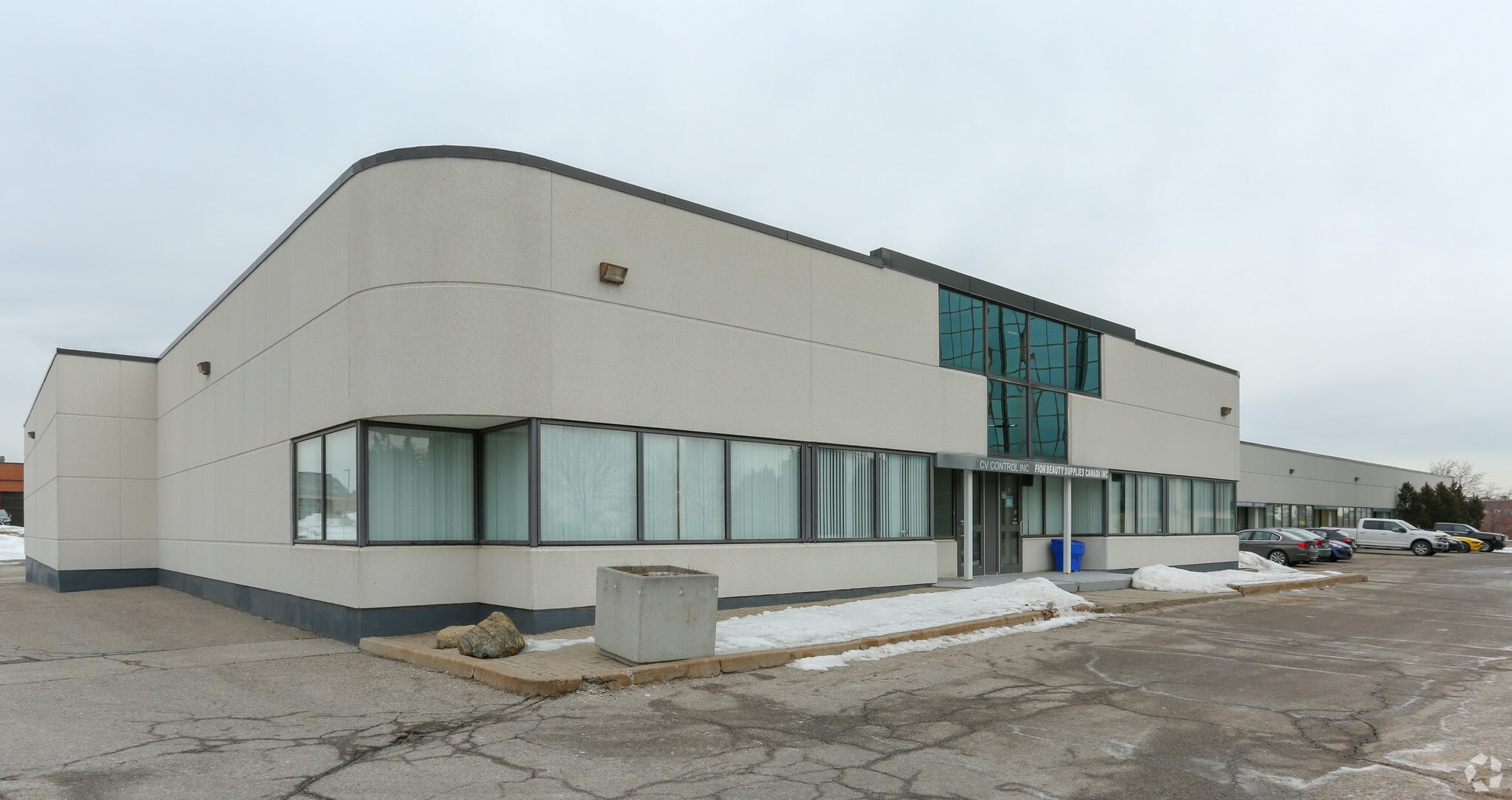 15 W Pearce St, Richmond Hill, ON for lease Primary Photo- Image 1 of 6