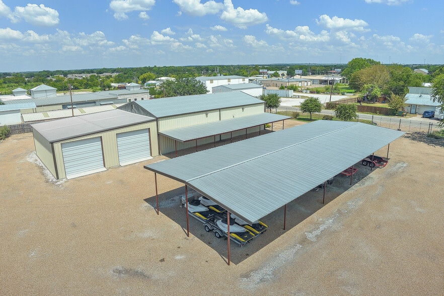 202 Daisy Dr, Granbury, TX for sale - Building Photo - Image 3 of 38
