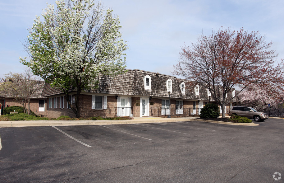 Marlboro Pike Portfolio Sale portfolio of 2 properties for sale on LoopNet.com - Building Photo - Image 3 of 3