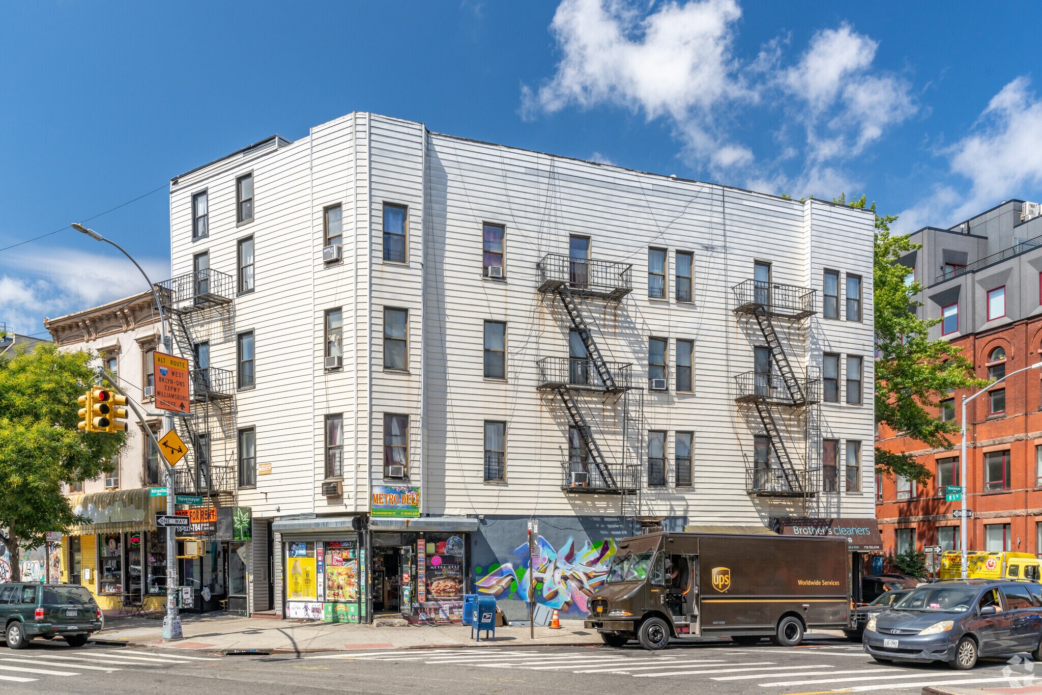 381-383 Metropolitan Ave, Brooklyn, NY for lease Primary Photo- Image 1 of 7