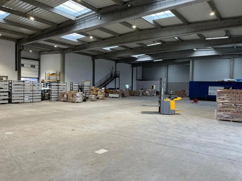 Flex in Lille for lease - Interior Photo - Image 1 of 6