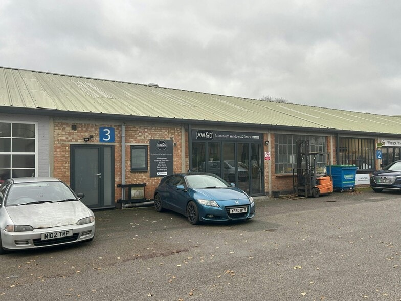 Robin Hood Rd, Woking for sale - Building Photo - Image 1 of 1