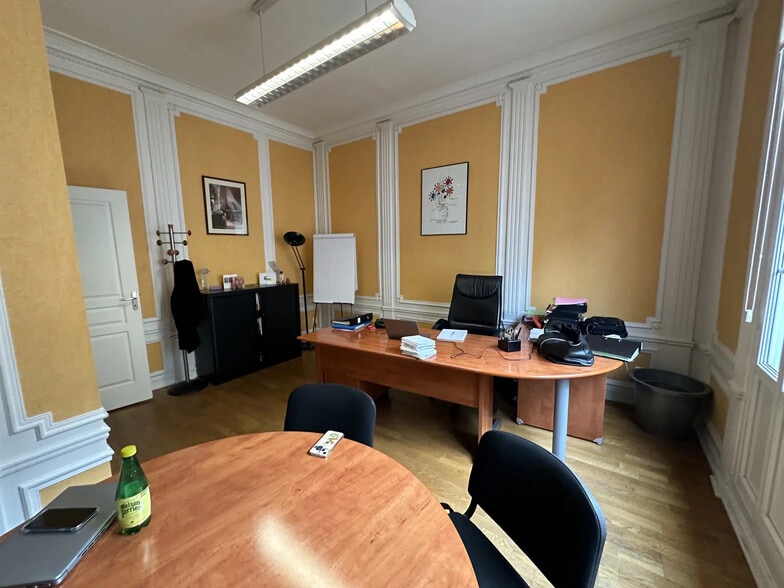 Office in Reims for lease - Interior Photo - Image 2 of 5