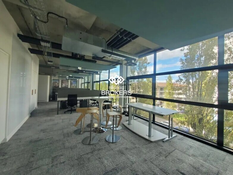 Office in Annecy for lease - Interior Photo - Image 2 of 9