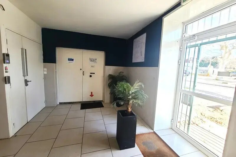 Office in Narbonne for lease Interior Photo- Image 1 of 5