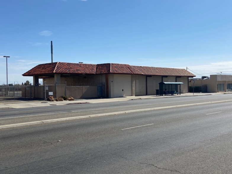 921 E Palmdale Blvd, Palmdale, CA for sale - Building Photo - Image 1 of 7