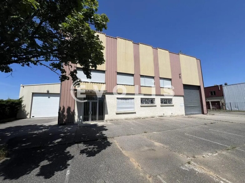 Office in Chassieu for lease - Building Photo - Image 1 of 24