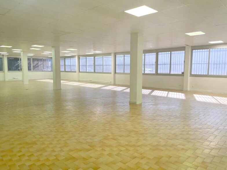 Office in Argenteuil for lease - Interior Photo - Image 3 of 16