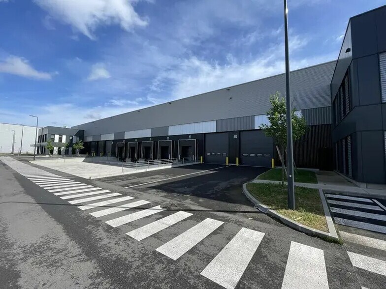 Flex in Le Bourget for lease - Building Photo - Image 3 of 4