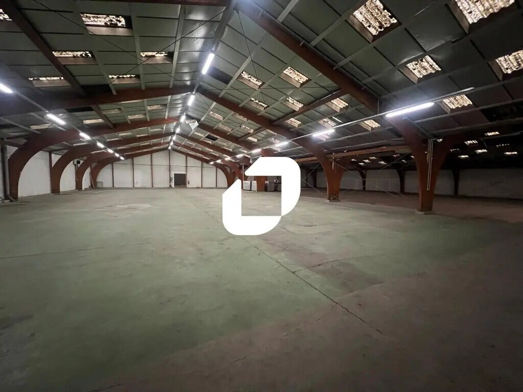 Location Local d'activités 2 800 m² - Photo 1