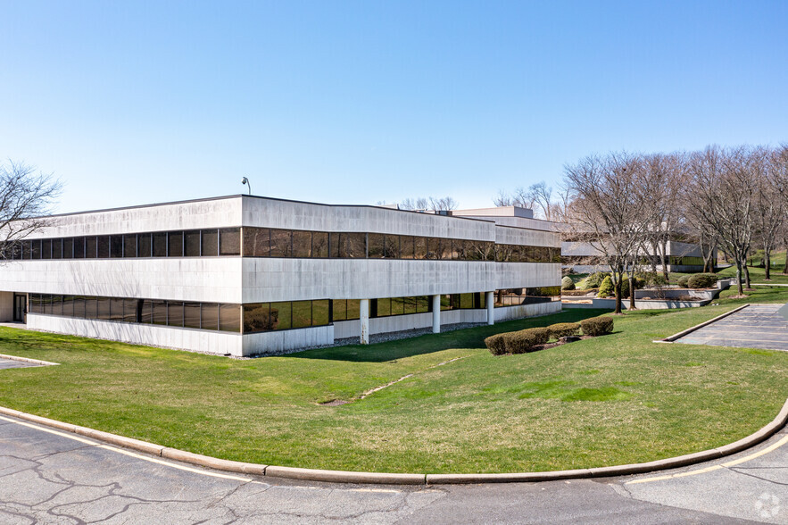 100 Summit Ave, Montvale, NJ for sale - Building Photo - Image 1 of 1