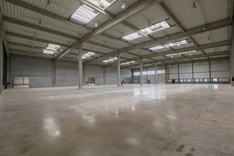 Office in Miribel for lease - Interior Photo - Image 2 of 12