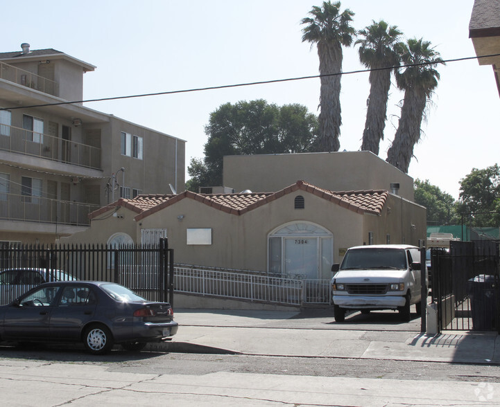 7304 Canby Ave, Reseda, CA for sale - Primary Photo - Image 3 of 17