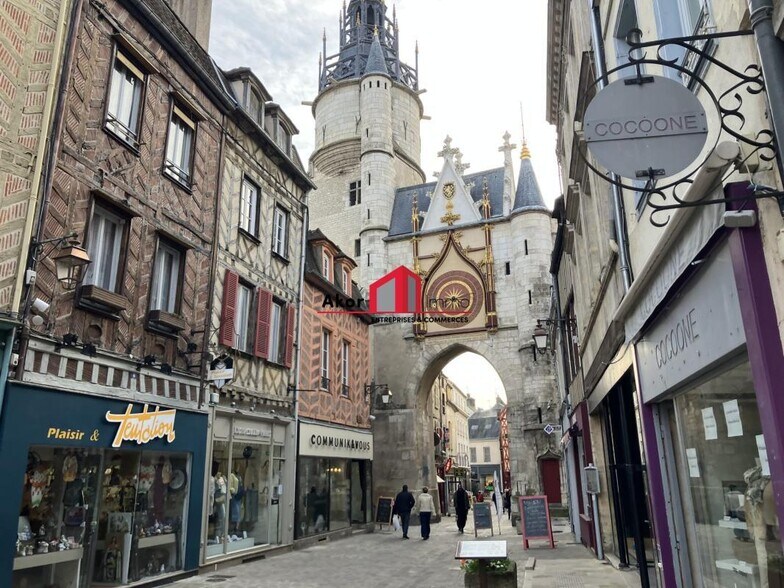 Retail in Auxerre for lease - Building Photo - Image 3 of 3