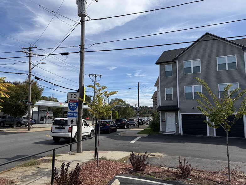 314 Branch Ave, Providence, RI for lease - Building Photo - Image 3 of 13