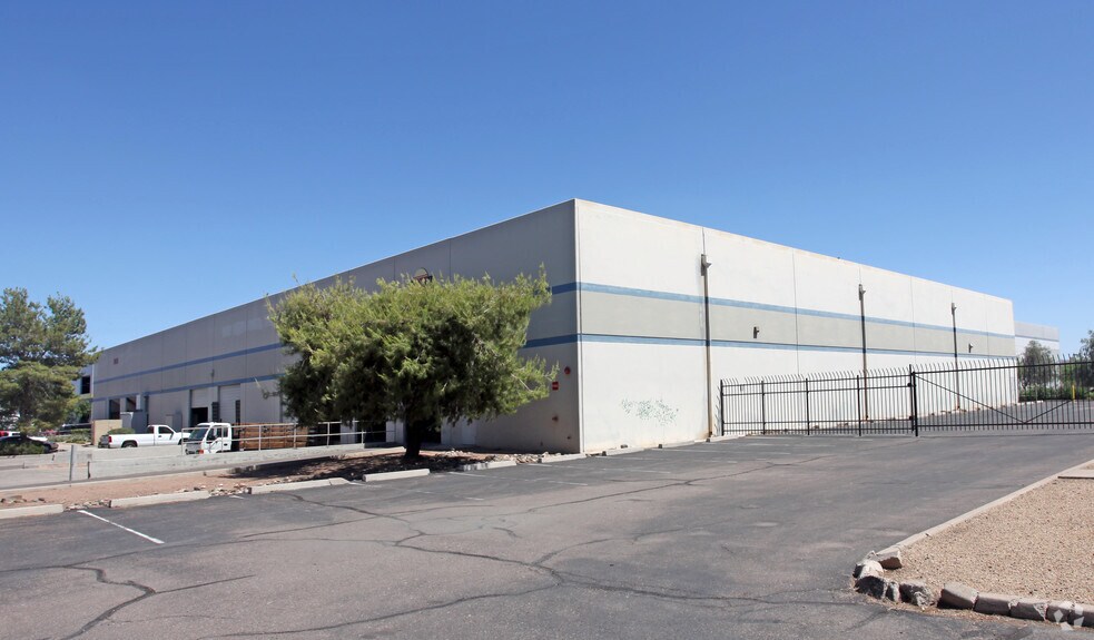 3935 W Adams St, Phoenix, AZ for lease - Primary Photo - Image 1 of 9