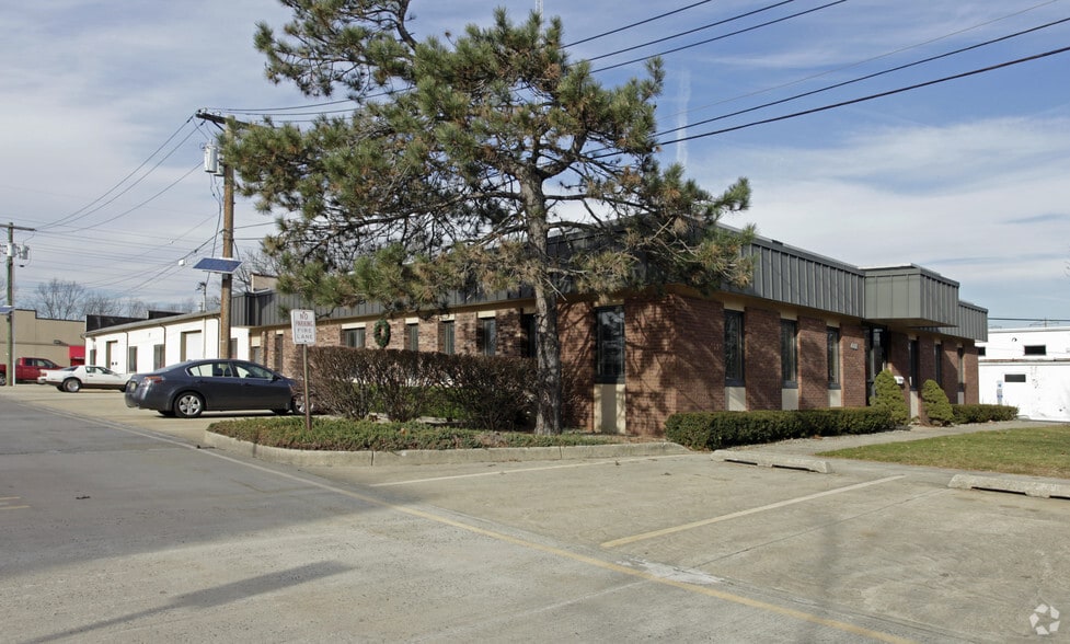 401-403 Cleveland Ave, Highland Park, NJ for lease - Building Photo - Image 3 of 4