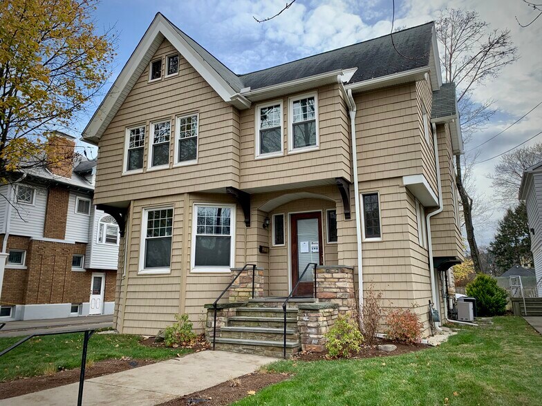 35 Riverside Dr, Binghamton, NY 13905