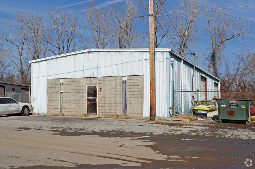 4315 E Pine Pl, Tulsa, OK for lease - Primary Photo - Image 3 of 4