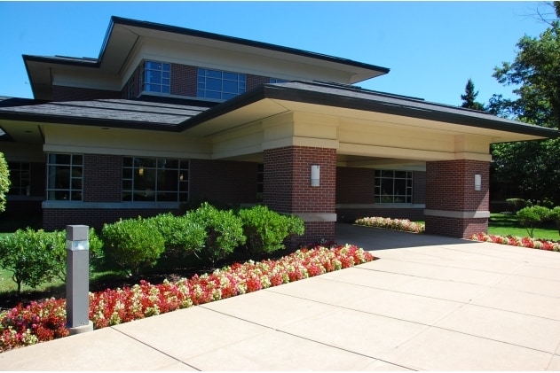 Office Building & Adjacent Vacant Land portfolio of 2 properties for sale on LoopNet.com Primary Photo- Image 1 of 2