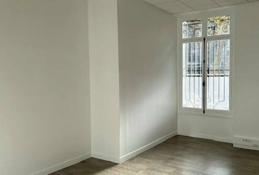 Office in Paris for lease - Interior Photo - Image 3 of 6