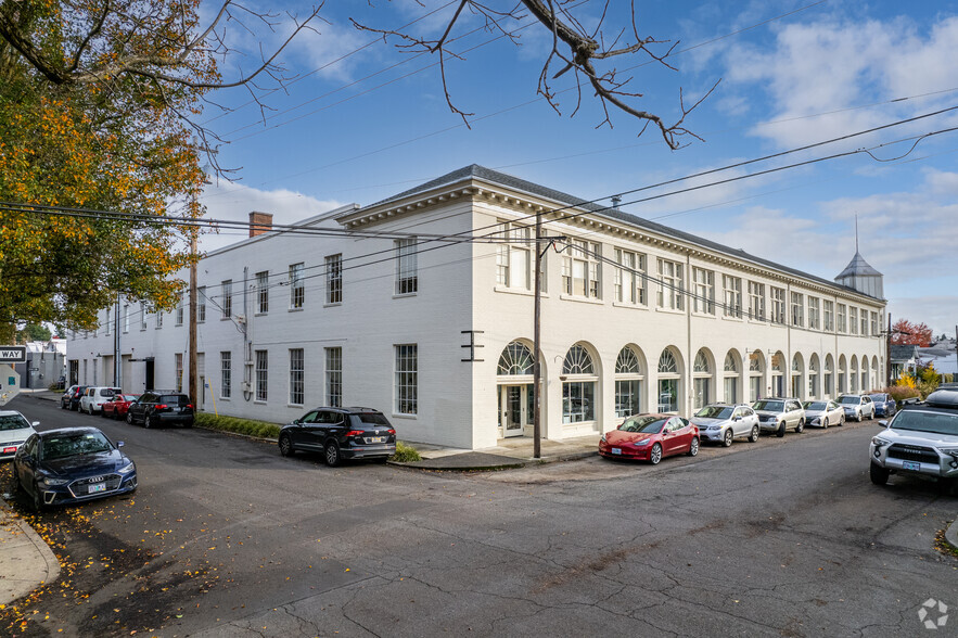 2222 NE Oregon St, Portland, OR for lease - Building Photo - Image 2 of 21